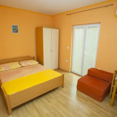 Apartments Makarska マカルスカ